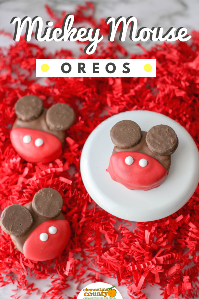 Oh boy!  These easy Mickey Mouse Oreos are perfect for a Mickey Mouse Birthday Party treat or celebrating with your little Mouseketeer.  Make decorated Oreos Mickey themed with just a few ingredients.  // #MickeyMouse #Disneyrecipes