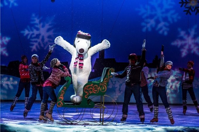 Snoopy on Ice: Merry Christmas, Snoopy show at Knott's Berry Farm
