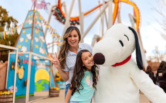 A New Show Comes to Knott's PEANUTS Celebration, Knott's Express